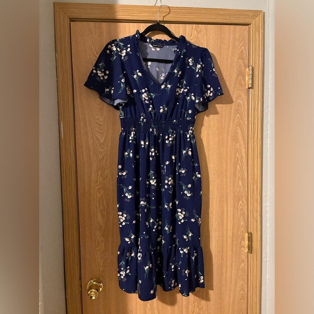 SHEIN Navy Floral V-Neck Smocked Midi Dress